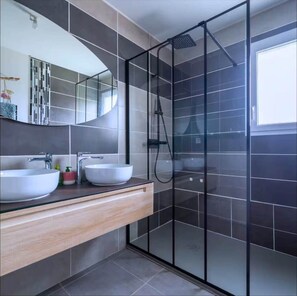 Shower, hair dryer, towels, toilet paper