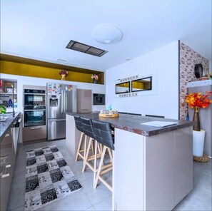 Frigorífic, microones, forn i rentaplats 