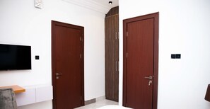 3 Schlafzimmer, Schreibtisch, Bügeleisen/Bügelbrett, WLAN