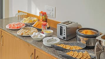 Desayuno de cocina local (INR 150 por persona)