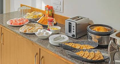 Lokhandwala Residency by Glitz Hotel