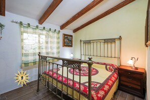 2 makuuhuonetta, tallelokero huoneessa, Wi-Fi, vuodevaatteet