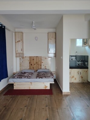 Family Room | Egyptian cotton sheets, premium bedding, memory-foam beds, desk