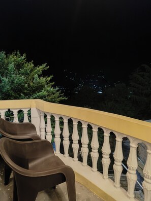 Deluxe kamer | Uitzicht vanaf balkon