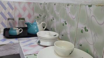 Deluxe Room | Private kitchen | Fridge, electric kettle, cookware/dishes/utensils