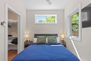 Iron/ironing board, travel cot, WiFi, bed sheets