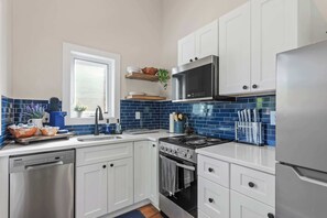 Fridge, microwave, oven, stovetop - Modern Tiny Home • Walk to Lenovo & Carter-Finley (Raleigh)