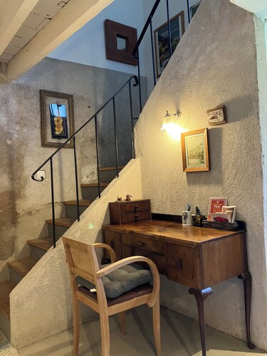 Appartement et  atelier d art , dans une ferme ancienne et proche de Sancerre