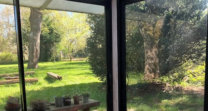 Apartment and art studio in an old farmhouse near Sancerre