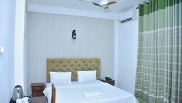 Quarto casal superluxo, sacada, vista para a cidade | Wi-Fi de cortesia