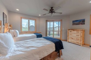 6 bedrooms, desk, iron/ironing board, travel cot