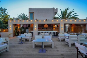 舒適三人房 | 書桌、筆電工作空間、免費無線上網