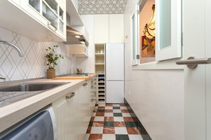 Appartement (1 Bedroom) | Cuisine privée | Grand réfrigérateur, micro-ondes, plaque de cuisson, lave-vaisselle