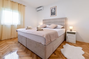 3 quartos, Wi-Fi de cortesia, roupa de cama