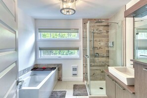 Shower, hair dryer, towels - Spa, River & Total Relaxation | River'n Beach (Brébeuf)
