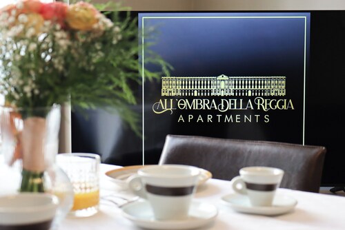 All'Ombra Della Reggia