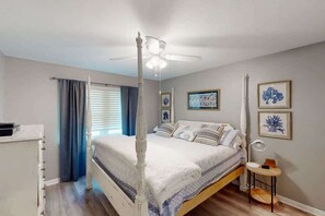 2 bedrooms, WiFi, bed sheets - Beachside condo Short steps to beach Sleeps 6 Pool (Orange Beach)