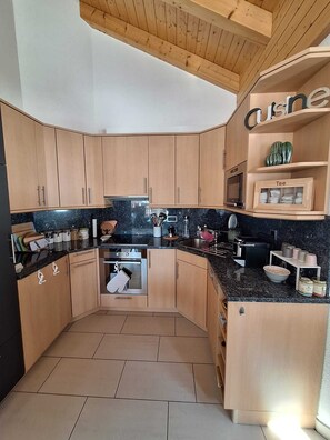 Réfrigérateur, micro-ondes, four, lave-vaisselle