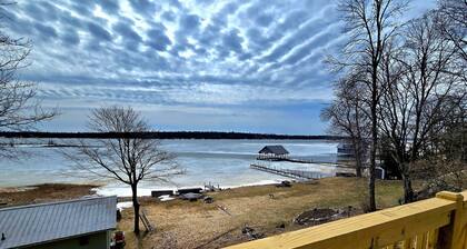 Darling cabin on Lake Huron in the beautiful Les Cheneaux Islands of Cedarville.