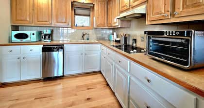 Darling cabin on Lake Huron in the beautiful Les Cheneaux Islands of Cedarville.