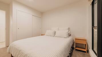 2 habitaciones, tabla de planchar con plancha, wifi y ropa de cama