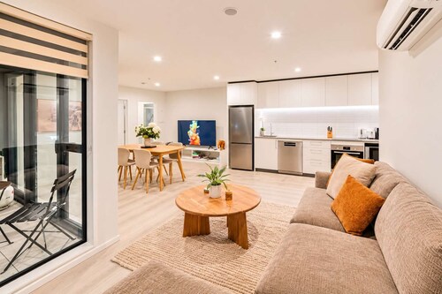 CBD City Base | 2BR | Balcony + BBQ