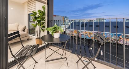 CBD City Base | 2BR | Balcony + Full Kitchen