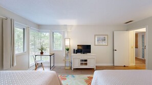 2 bedrooms, iron/ironing board, free WiFi, bed sheets