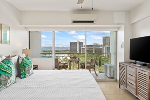 Iron/ironing board, free WiFi, bed sheets