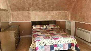 4 habitaciones, tabla de planchar con plancha, wifi y ropa de cama