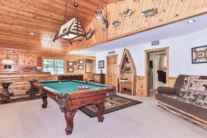 Games room - On the Chain of Lakes w/ Hot Tub, Sauna, AC, Pool Table, Kayaks (Eagle River)