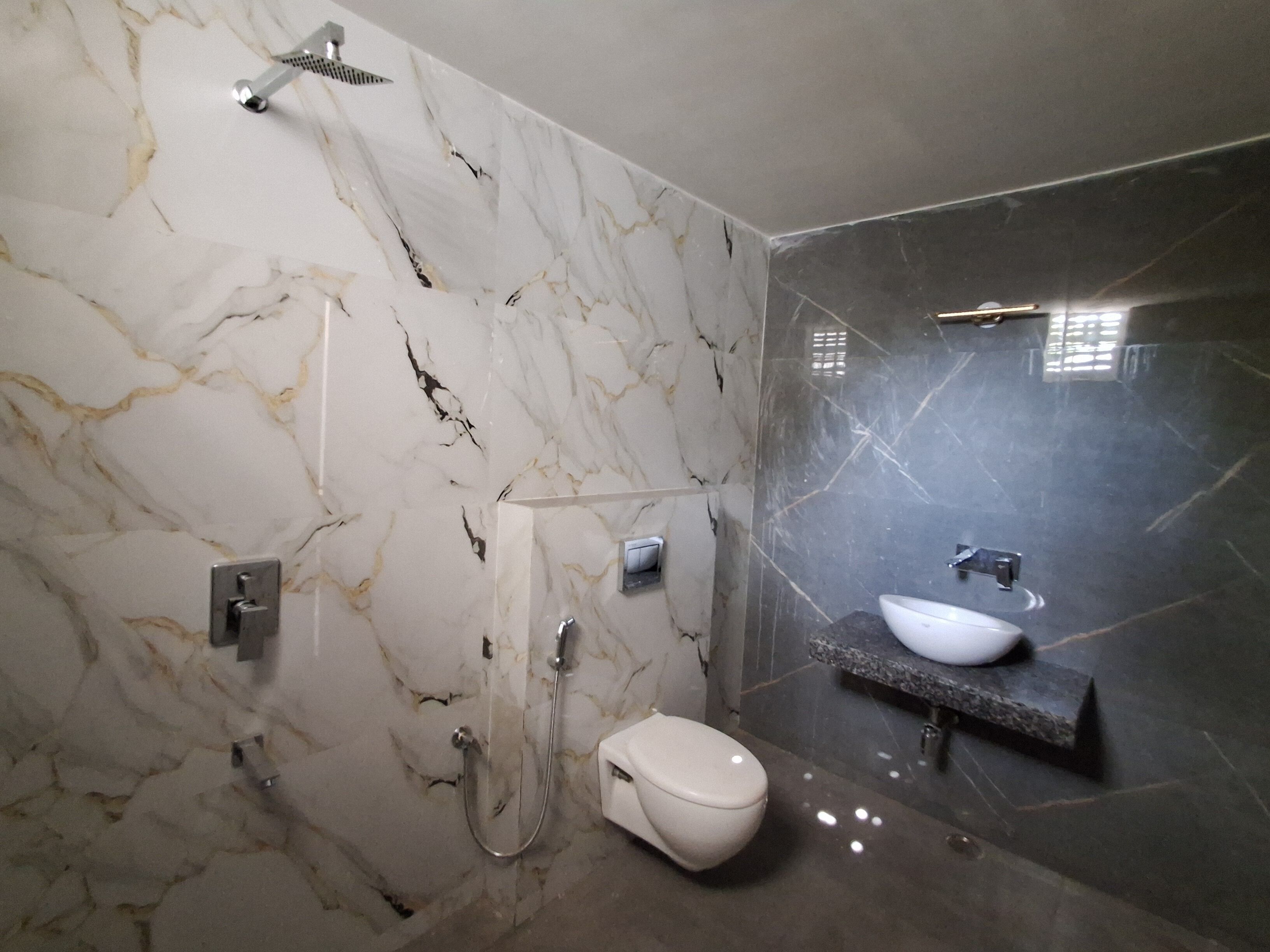 Amenidades de baño gratuitas, toallas, jabón, shampoo 