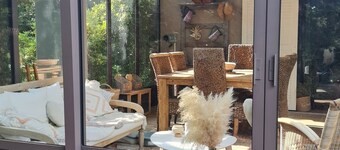 House on the Gordes plain with 3500m2 of wooded grounds and swimming pool.