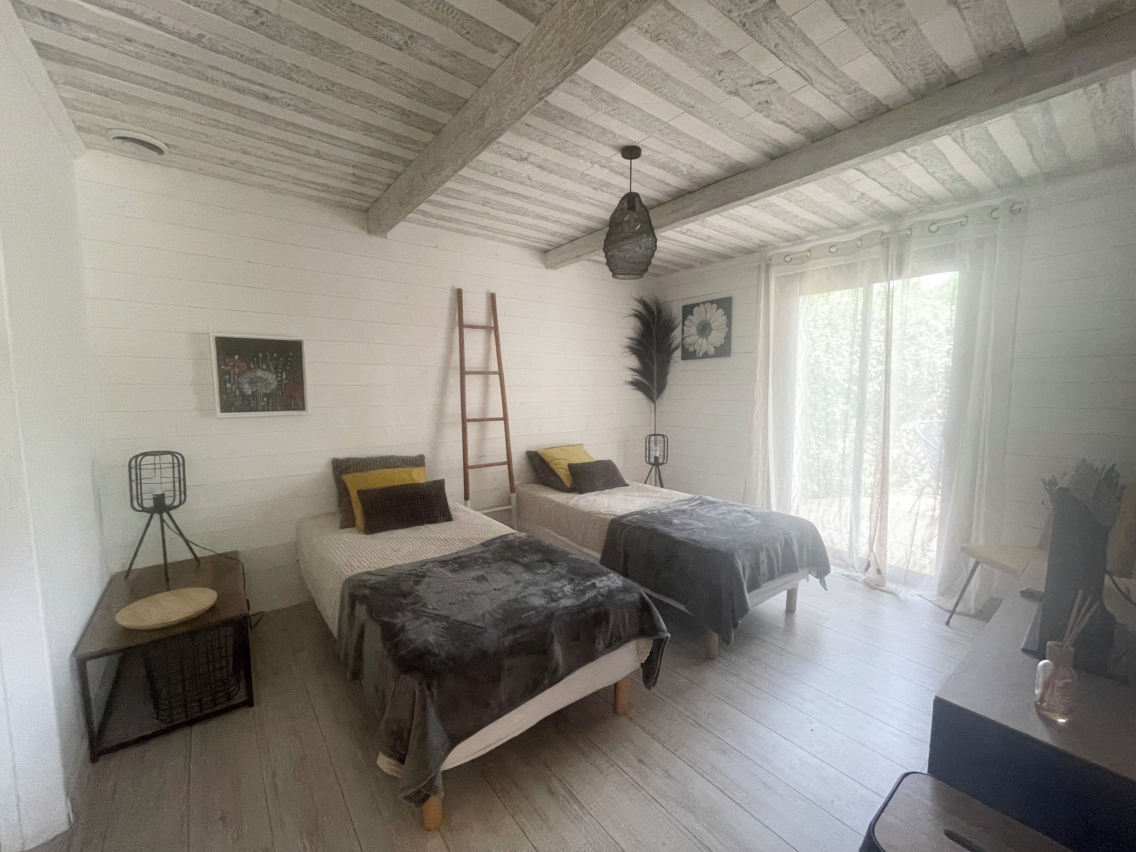 3 chambres, fer et planche à repasser, Wi-Fi gratuit, draps fournis