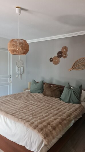 3 bedrooms, iron/ironing board, free WiFi, bed sheets