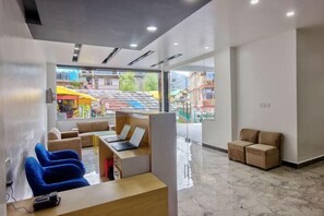 Reception - Everest Hotel Manali (Manali)