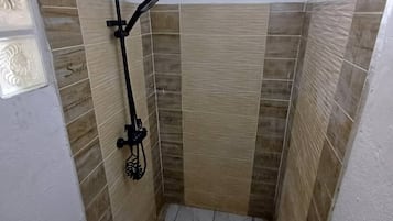 Toallas, jabón y papel higiénico