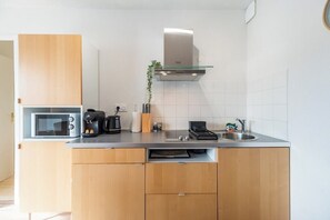 Frigorifero, microonde, macchina per tè/caffè, tostapane