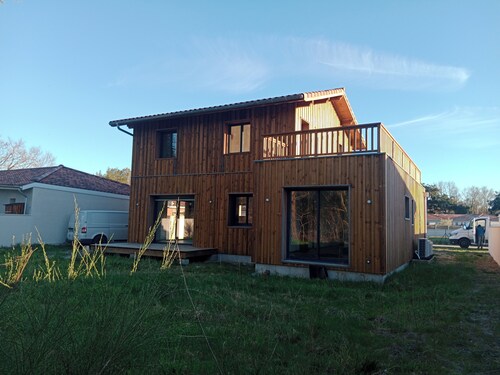 House located 15 minutes from the beach by car and 5 minutes by bike to the lake