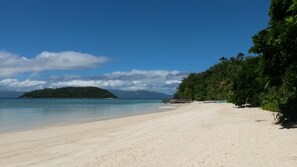 Beach - Dream villa over the sea with 160 m³ living space and 1000 m³ garden, sea view (Romblon)