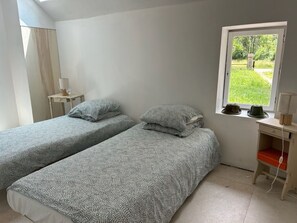 4 chambres, fer et planche à repasser, lit parapluie, Wi-Fi