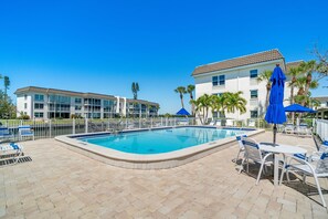 Outdoor pool - Waterfront Retreat in Longboat Key (Longboat Key)