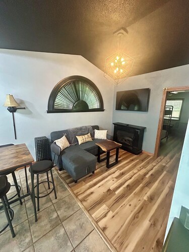 Grafton Getaway- Charming 2-bedroom cottage with WiFi, AC in Grafton