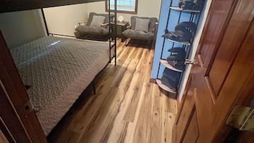 2 bedrooms, WiFi, bed sheets