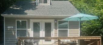 Grafton Getaway- Charming 2-bedroom cottage with WiFi, AC in Grafton