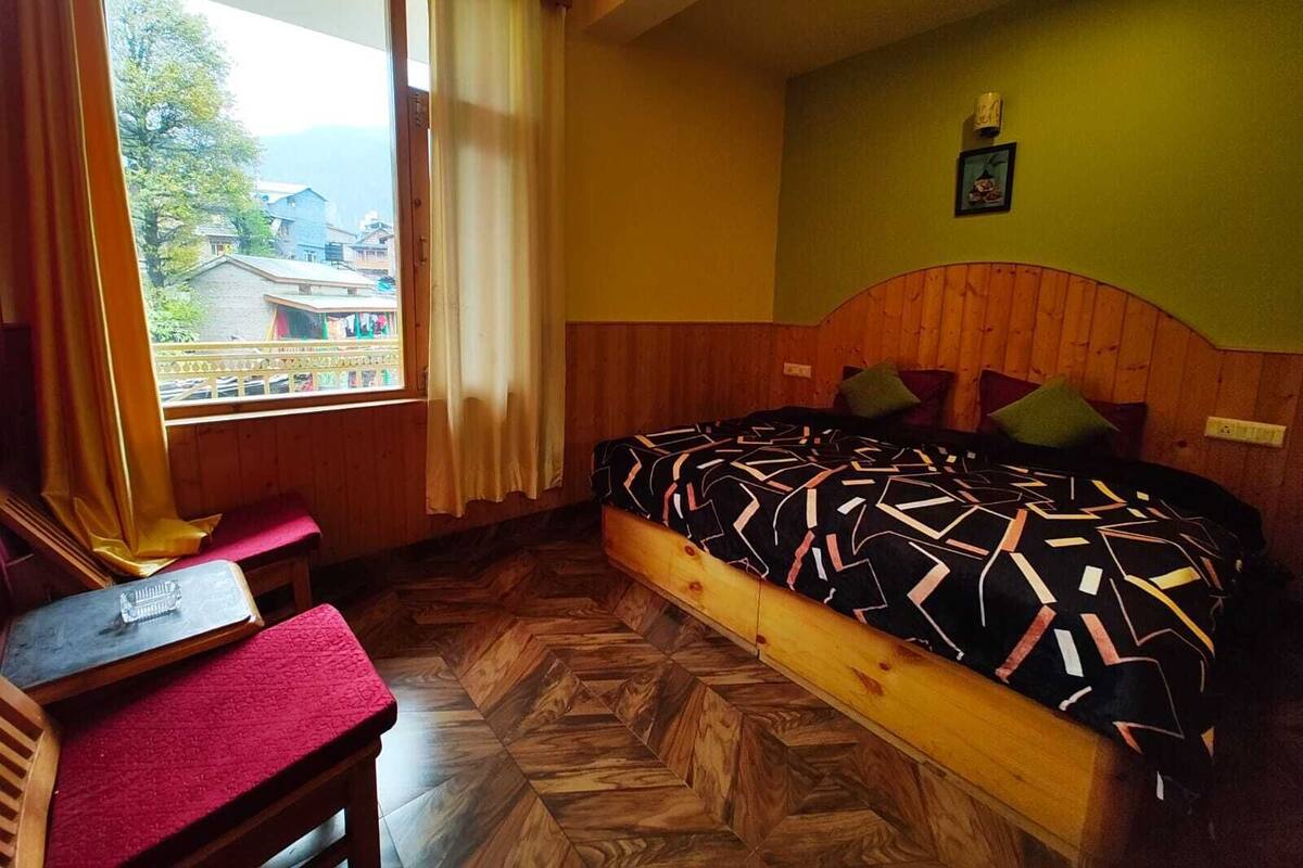 Kamar Deluks, pemandangan gunung | Ruang kerja ramah laptop, Wi-Fi gratis, dan seprai linen