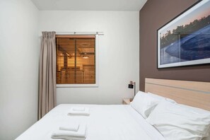 1 habitación, tabla de planchar con plancha, internet y ropa de cama 