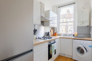 Geladeira, fogão, cooktop, torradeira