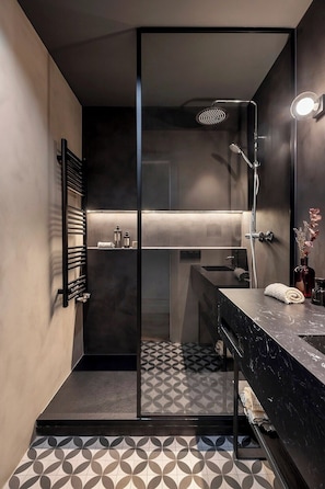 Shower, free toiletries, hair dryer, towels