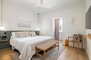 4 bedrooms, iron/ironing board, travel cot, WiFi - Luxury | King Beds | Central AC | Heart of Barcelona (Barcelona)